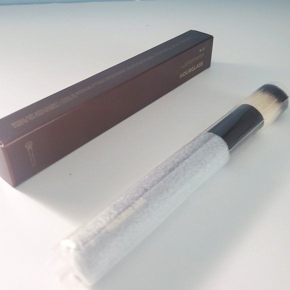 BNIB  ✅ Hourglass Nº 2 Foundation/ Blush Brush✨ NEW IN BOX - Picture 3 of 16